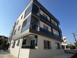 ÇEŞMELI’DE SIFIR GENİŞ OTURUMLU DAİRE 