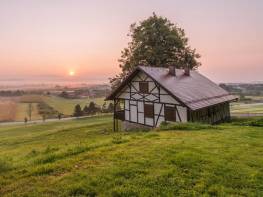İLEMİN'DE YAYLA EVİ VE ARAZİ(Fotoğraf temsilidir ) 